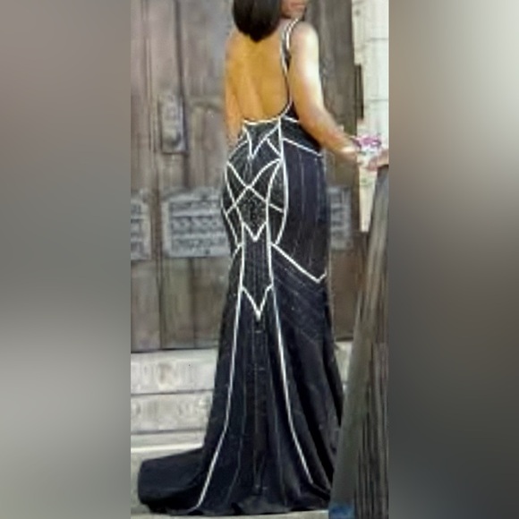 Tony Bowls Black Formal Jeweled Gown Size 8 - Picture 2 of 10